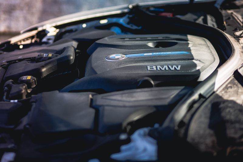 Illustration for article titled 2017 BMW 330e Plug-In Hybrid: The Jalopnik Review